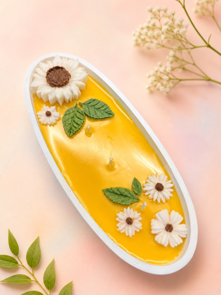 Daisy Bloom Boat Urli Candle